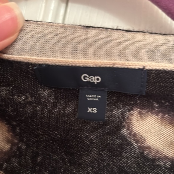Gap Cardigan - Picture 2 of 3